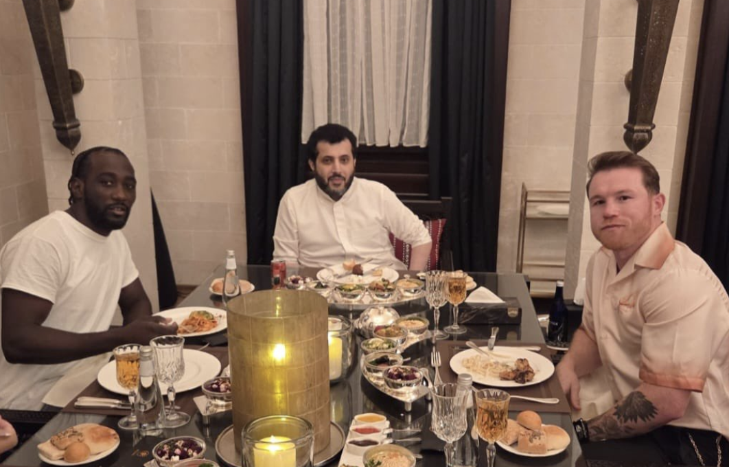 La photo du dîner de Canelo et Crawford déclenche une réaction