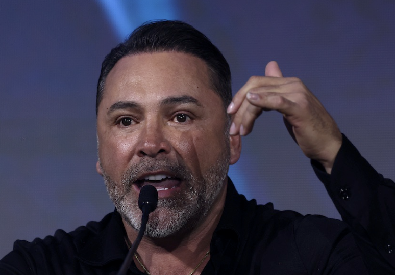 De La Hoya vise ses détracteurs: Reynoso, blanc et plus