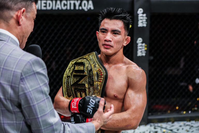 «  Il m'a appris tout '' – La superstar du MMA Joshua Pacio honore le défunt oncle qui l'a présenté aux arts martiaux