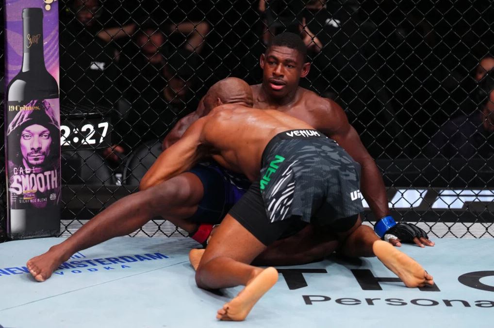 Kamaru Usman assure la victoire dominante de la décision unanime sur Joaquin Buckley