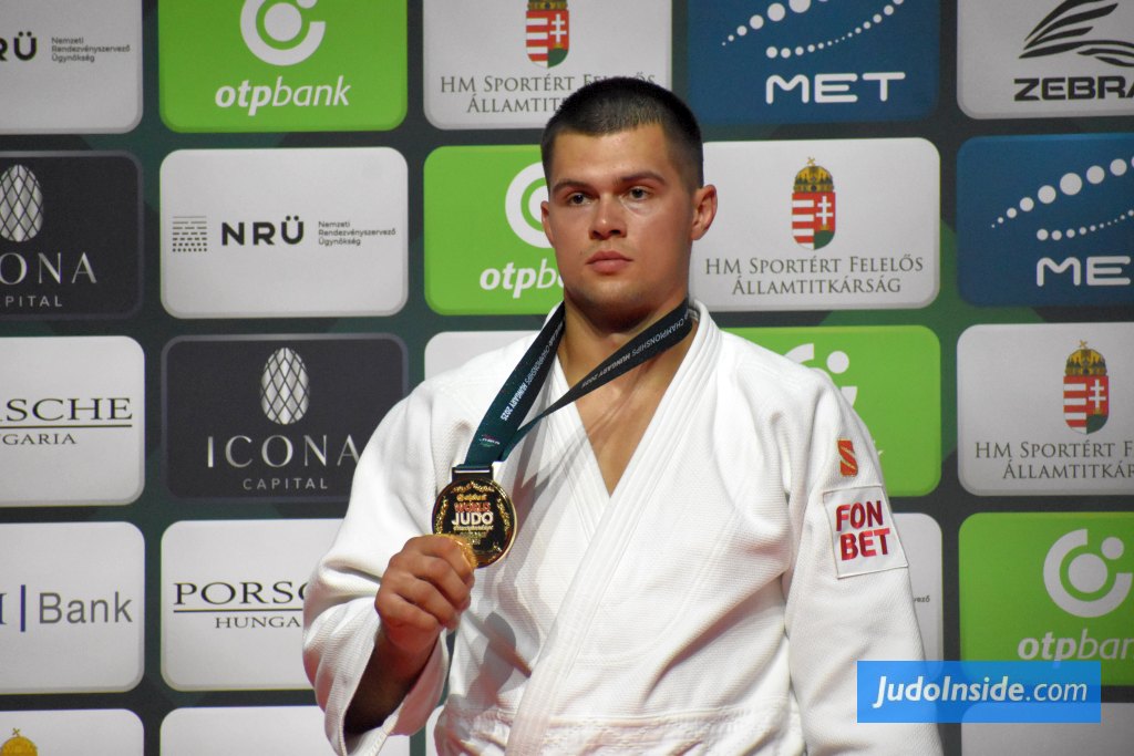 Matvey Kanikovskiy propose l'entraîneur Khabachirov Second Gold cette semaine