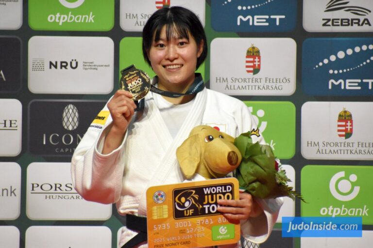 Shiho Tanaka sous forme d'or et bat Cvjetko