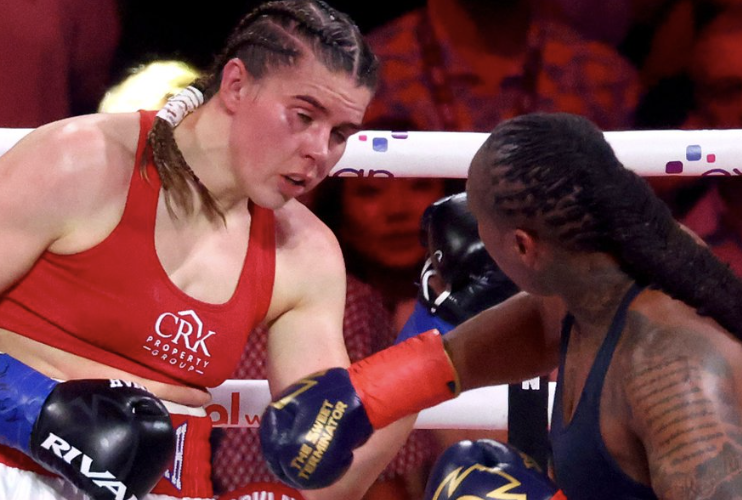 Shadasia Green bat Savannah Marshall dans une décision divisée