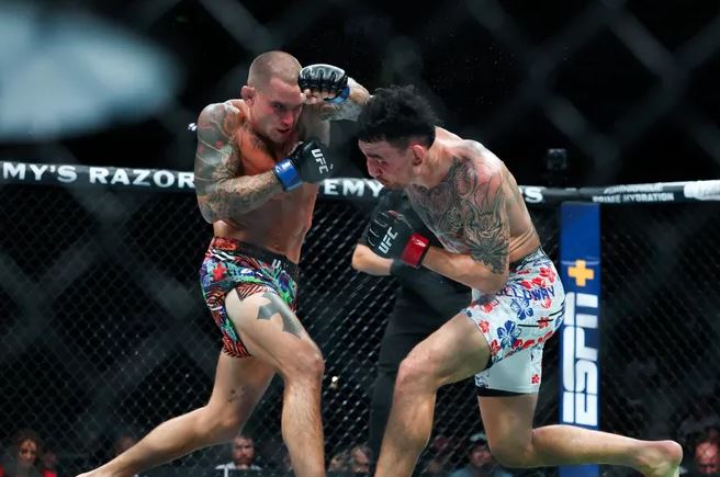 Max Holloway sécurise la victoire à unanime dans la décision de la retraite de Dustin Poirier à l'UFC 318