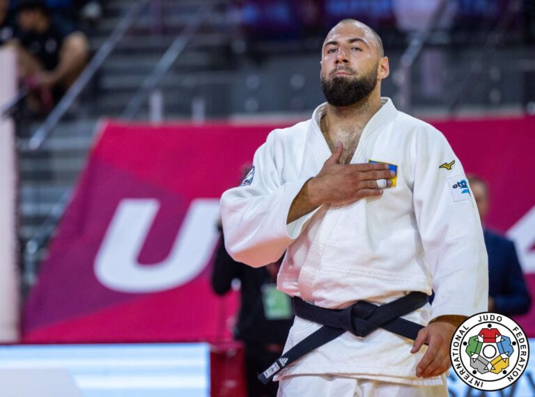 Or pour l'Ukraine et Anton Savytskiy U100kg