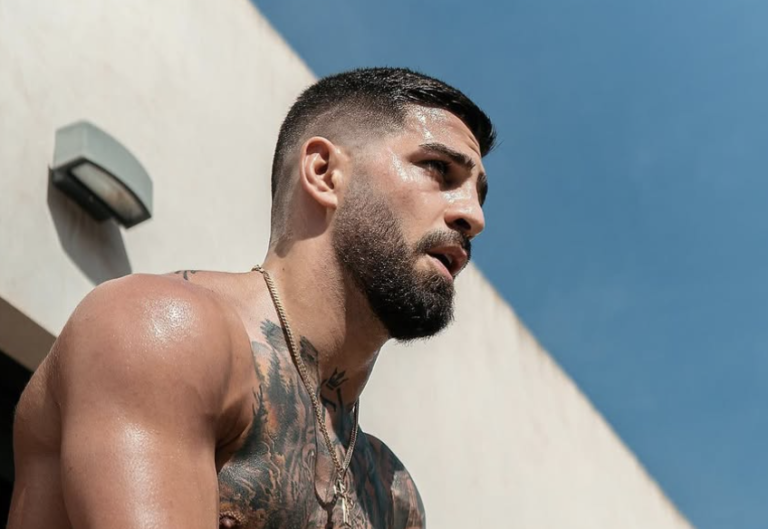 Topuria appelle le champion du monde de boxe
