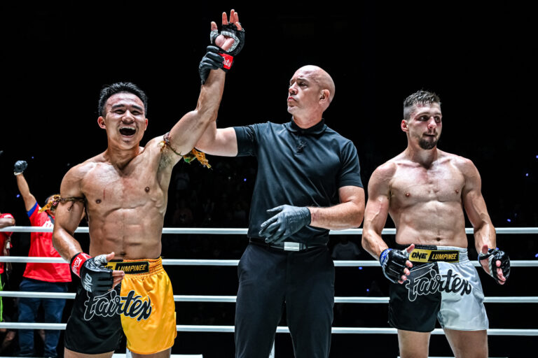 Un vendredi combat 118 résultats: Worapon Blitzes Sen dans Trilogy, Waghorn revient à des voies gagnantes