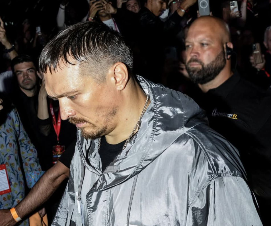 USYK cherche une extension WBO pour négocier avec Parker, citant des blessures