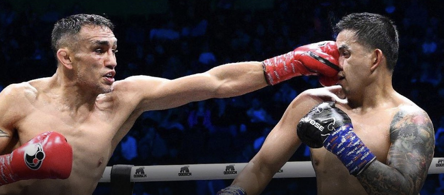 Tony Ferguson arrête Salt Papi lors de ses débuts en boxe