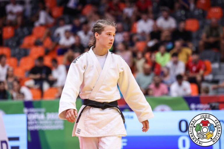Golden Girl Aishat Alieva bat Tsurkan