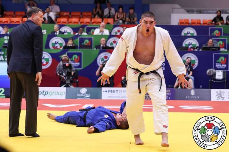 Ioane Abalaki donne au Géorgie le premier titre mondial des cadets à Sofia