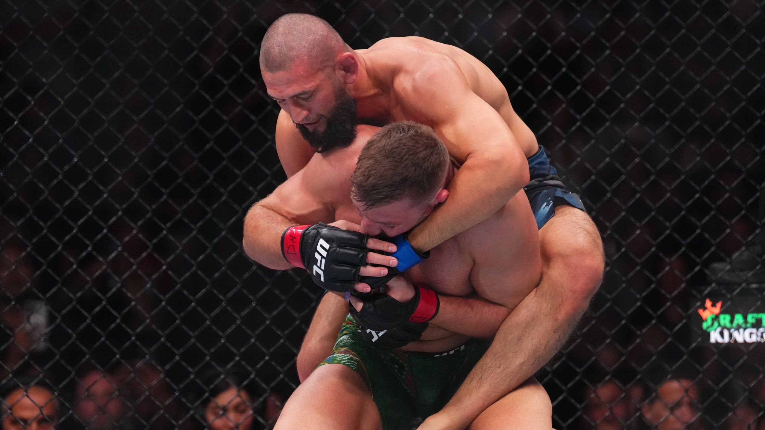 Khamzat Chimaev sécurise le titre de poids moyen UFC avec victoire sur Dricus du Plessis