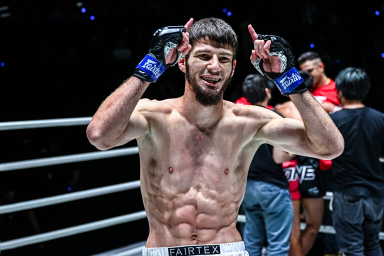 Un vendredi combat 122 résultats: Imangazaliev obtient un contrat à six chiffres avec KO de Panpayak, Siasarani nabs une autre victoire