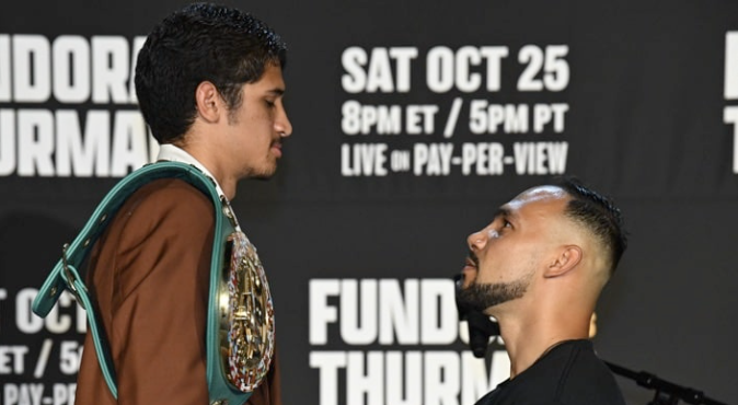 Thurman subit une chute maladroite pendant le presseur Fundora