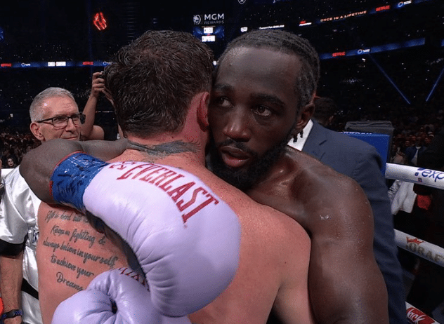 Crawford bat Canelo pour devenir un champion incontesté à trois poids
