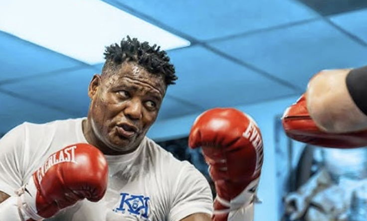Luis Ortiz met 22 livres