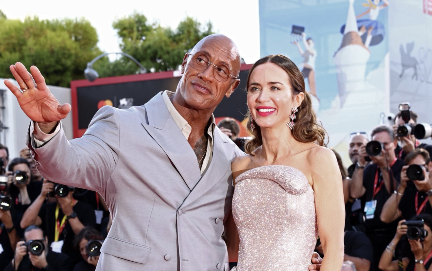 Dwayne Johnson reçoit les éloges de la critique en tant que Mark Kerr dans "The Smashing Machine"