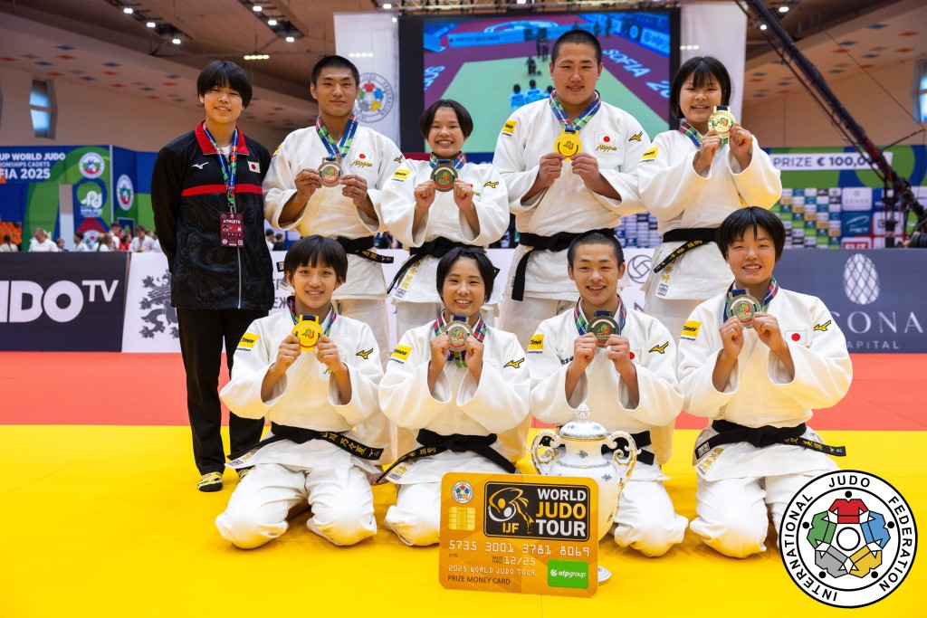 Les cadets du Japon conservent le titre mondial d'équipe mixte