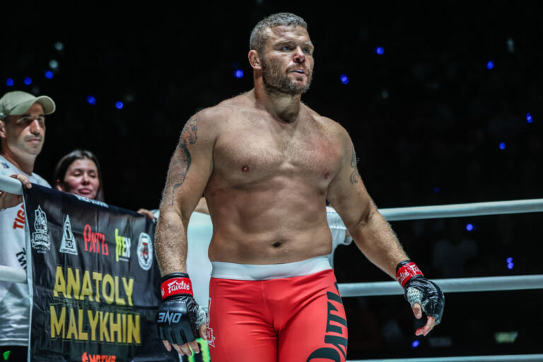 Destruction parfaite : revivre chaque victoire d&rsquo;Anatoly Malykhin dans UN championnat