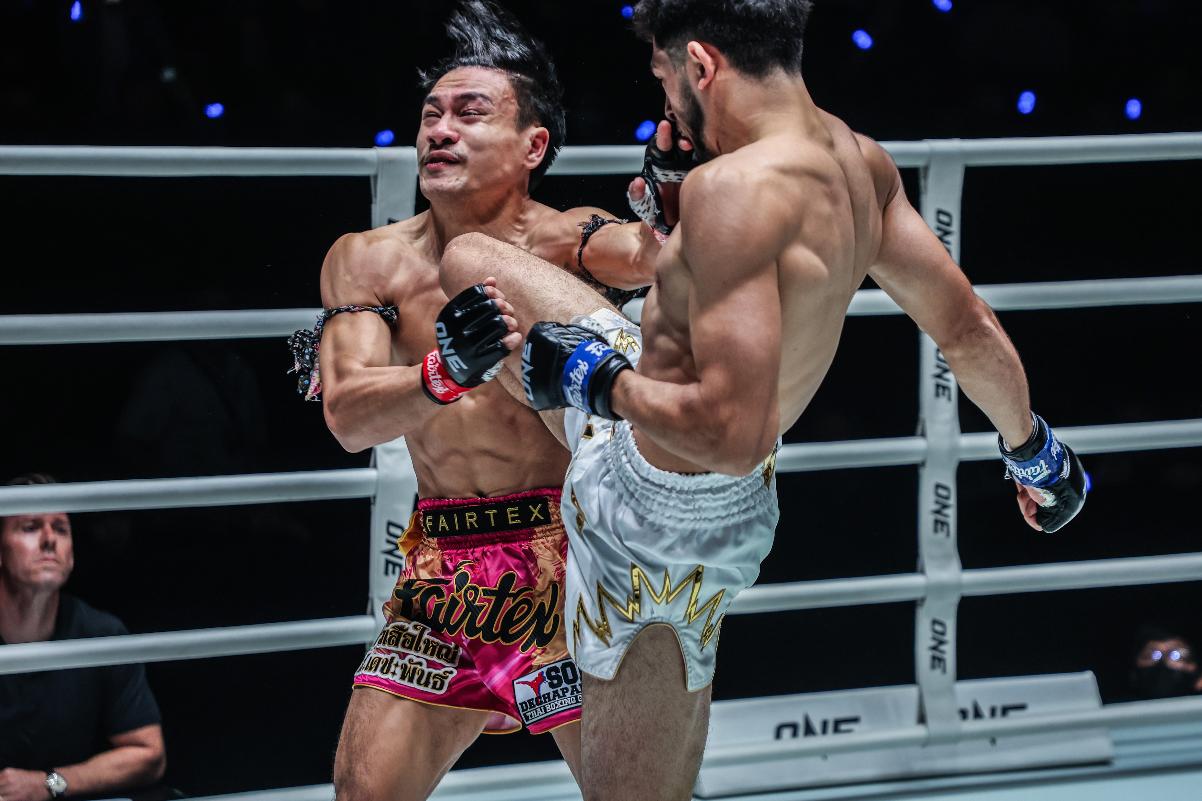 Akif Guluzada Jaosuayai Mor Krungthepthonburi One Fight Night 36 3.JPG