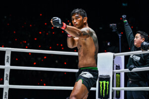 Aung la n Sang Zebaztian Kadestam One Fight Night 36 11