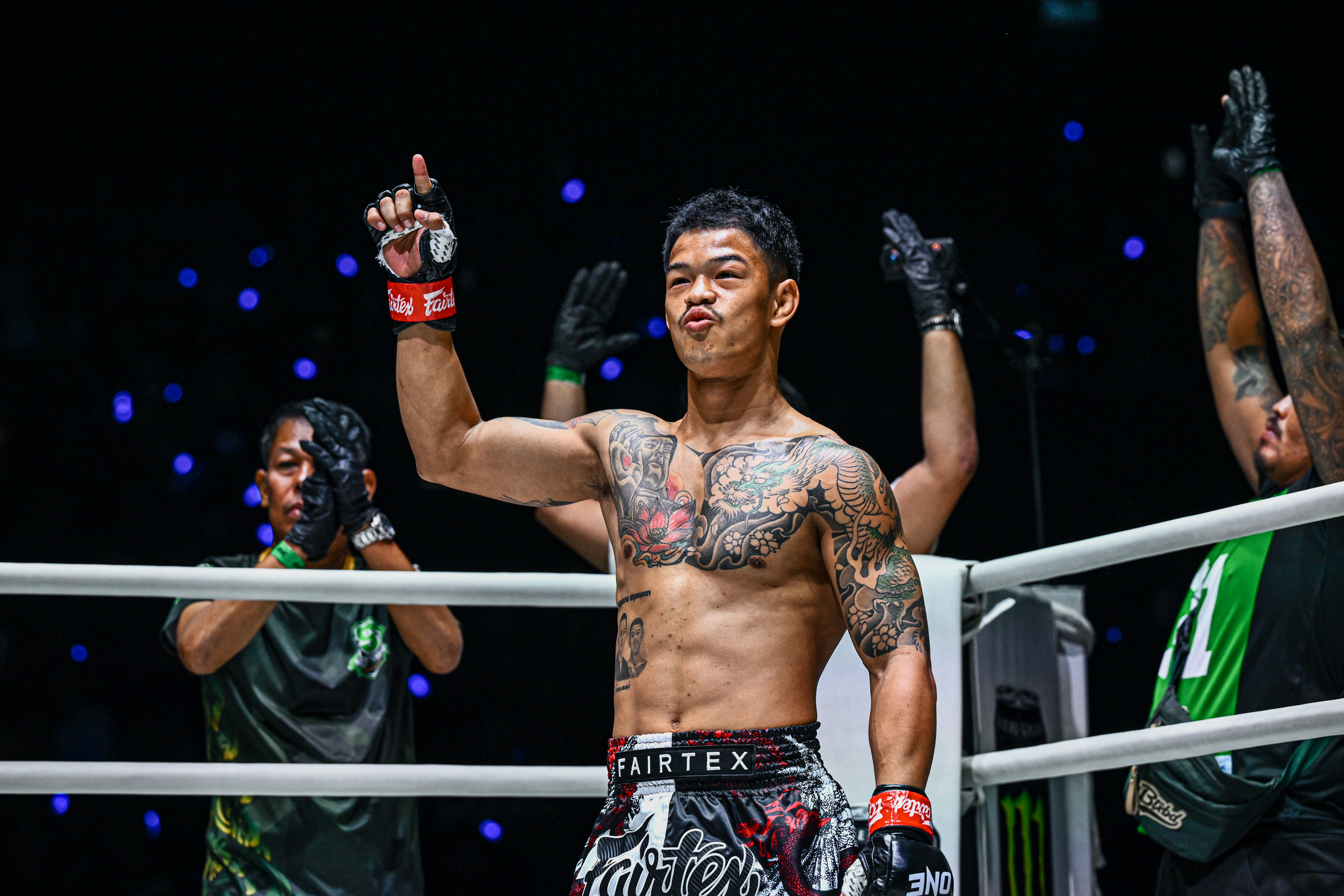 Aslamjon Ortikov Kongthoranee Sor Sommaione Fight Night 36 3.JPG