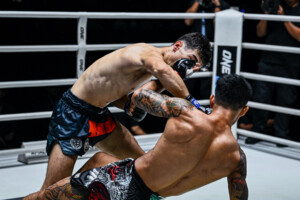 Aslamjon Ortikov Kongthoranee Sor Sommaione Fight Night 36 10