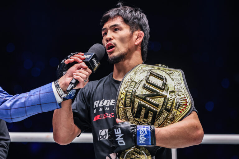 «  Le meilleur moment de ma vie '' – Le rêve du championnat du monde de Yuya Wakamatsu inspire un nouveau chapitre pour la division MMA des poids mouches