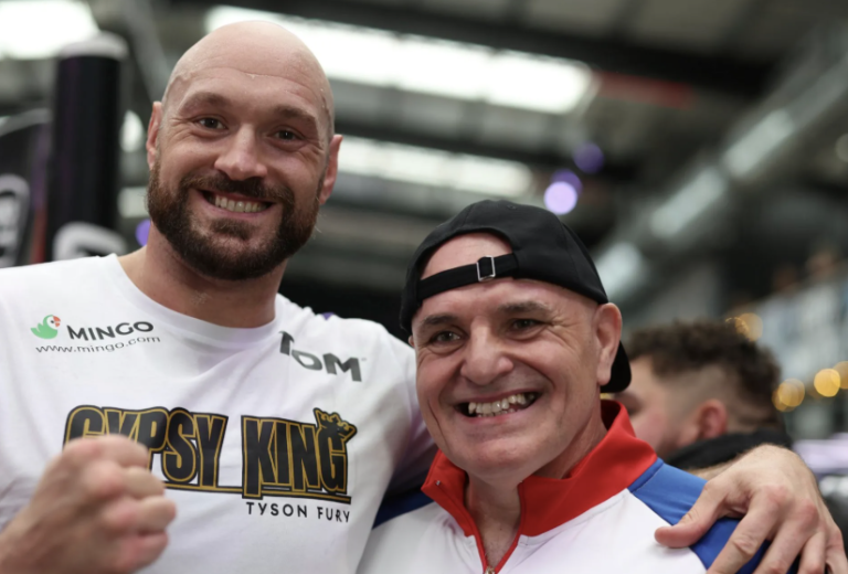 John Fury veut que son fils Tyson reste à la retraite
