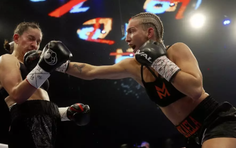 Mikaela Mayer s&rsquo;unifie en battant Mary Spencer pour devenir une championne des trois poids