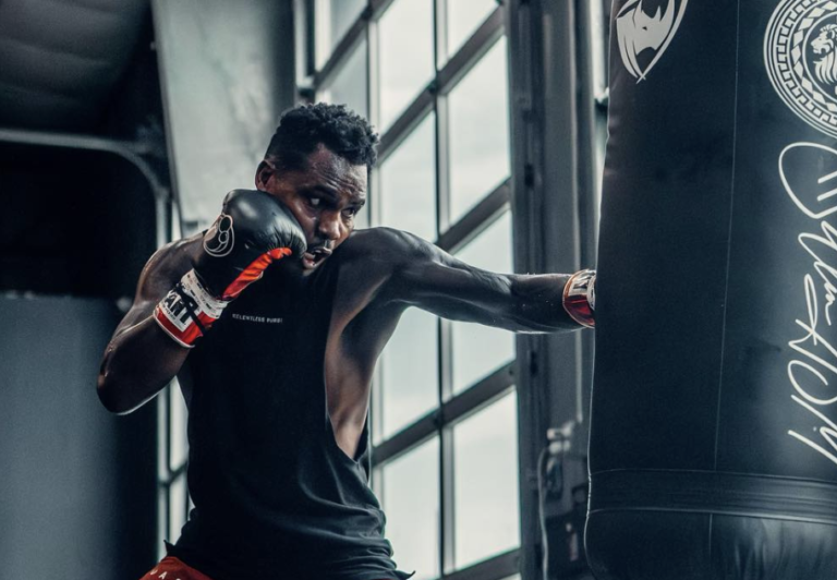 Jermell Charlo nomme son prix pour Ennis et Crawford