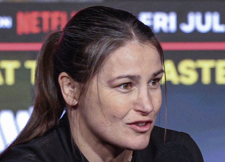 Katie Taylor reçoit le prix de boxeuse professionnelle de l'année