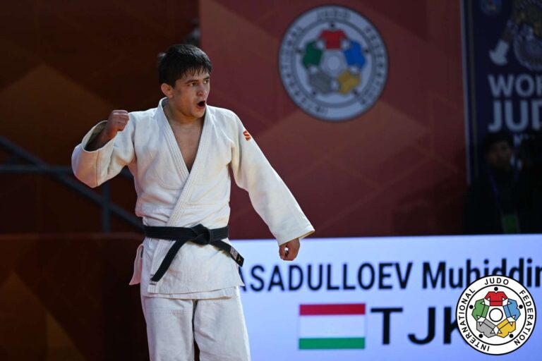 Le Tadjikistan et le Japon triomphent alors que les hommes brillent le deuxième jour à Lima