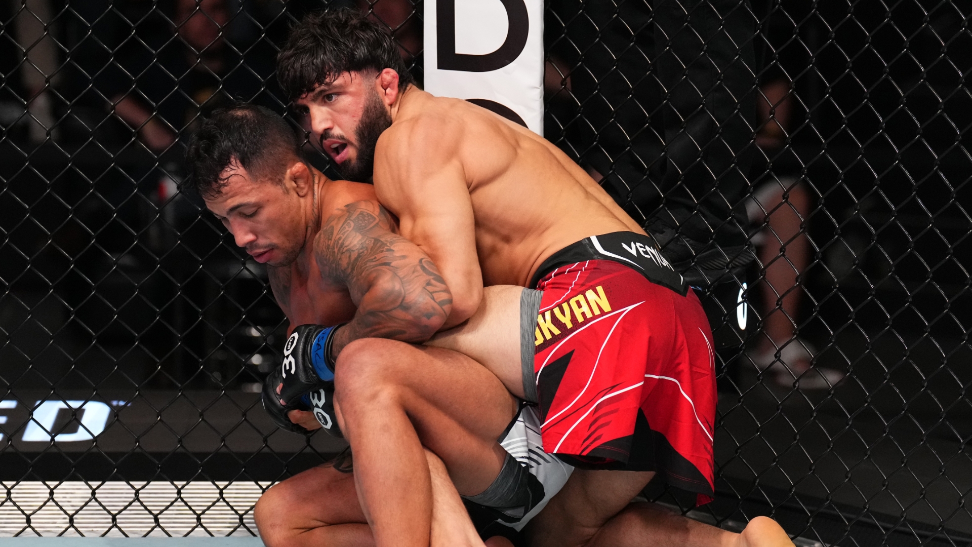 Les épisodes d'événements principaux et co-placés annoncés pour l'UFC Qatar