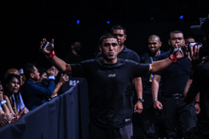 Elbek Alyshov Carlo Bumina dans ONE Fight Night 37 4