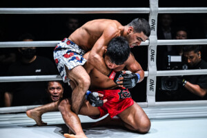 Elbek Alyshov Carlo Bumina dans ONE Fight Night 37 5