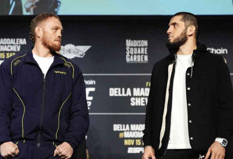 Della Maddalena et Makhachev regardent le dernier presseur
