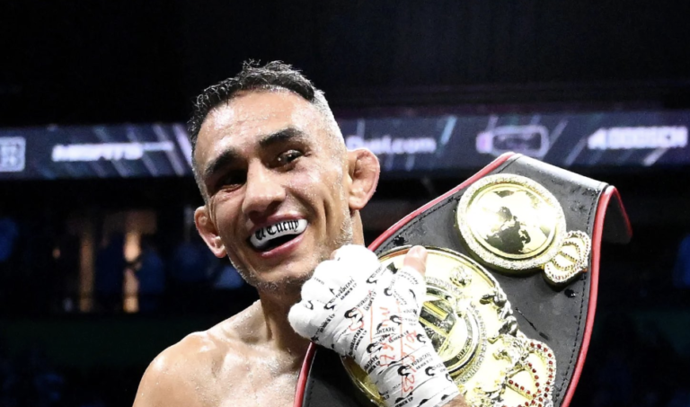 Tony Ferguson devient le champion des poids moyens Misfits