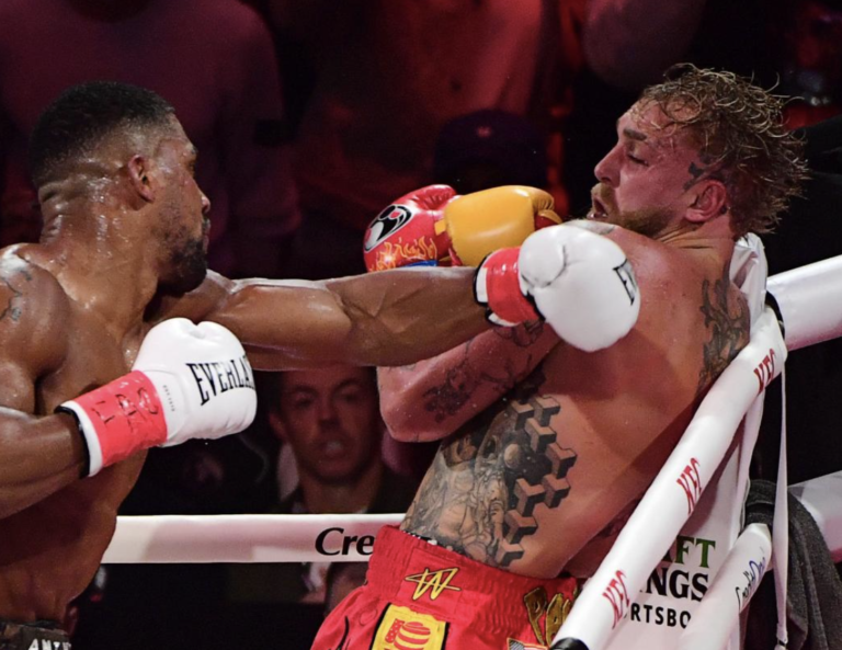 Joshua dit à Fury de signer le contrat