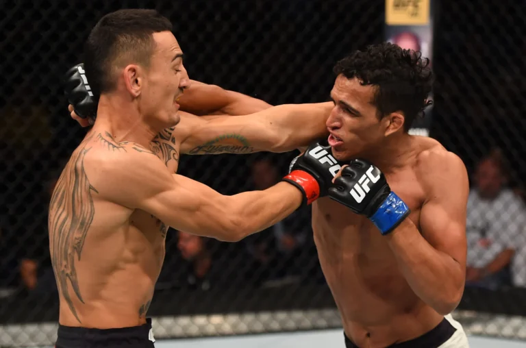 Max Holloway prêt pour la défense du titre BMF contre. Charles Oliveira