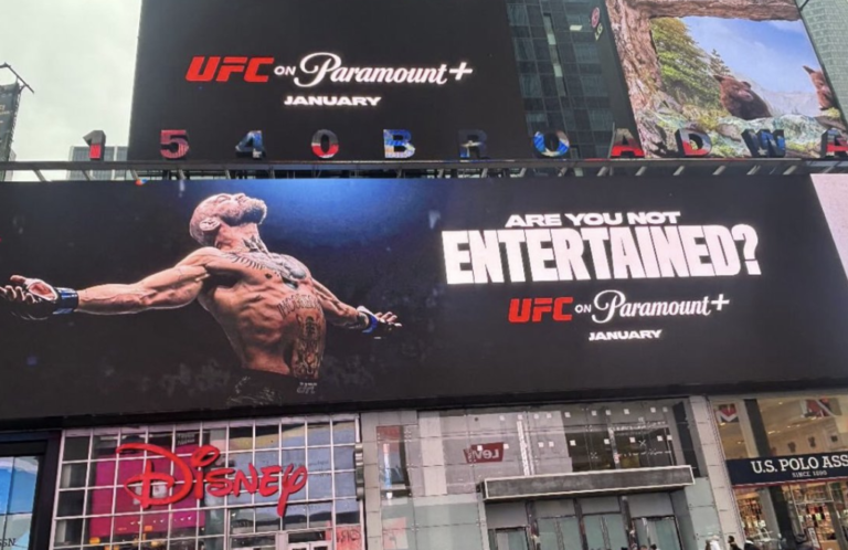 Conor présenté sur le panneau promotionnel UFC de Paramount à Times Square