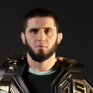 Islam Makhachev vise son retour en août