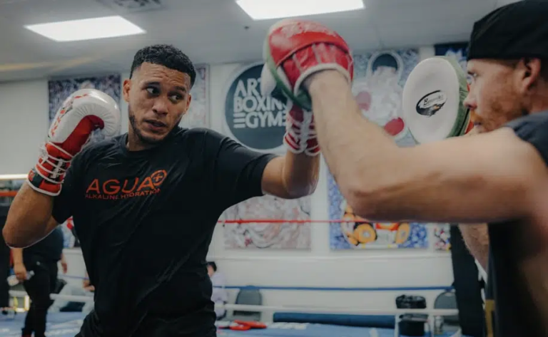 Benavidez propose une proposition à Dmitry Bivol