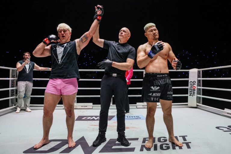 Ben Tynan remporte la victoire des poids lourds contre Ryugo Takeuchi lors de ONE Fight Night 40