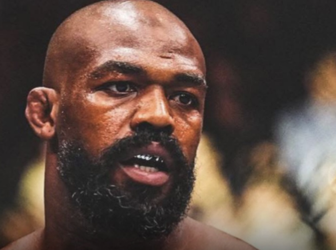 Jon Jones reconsidère son avenir