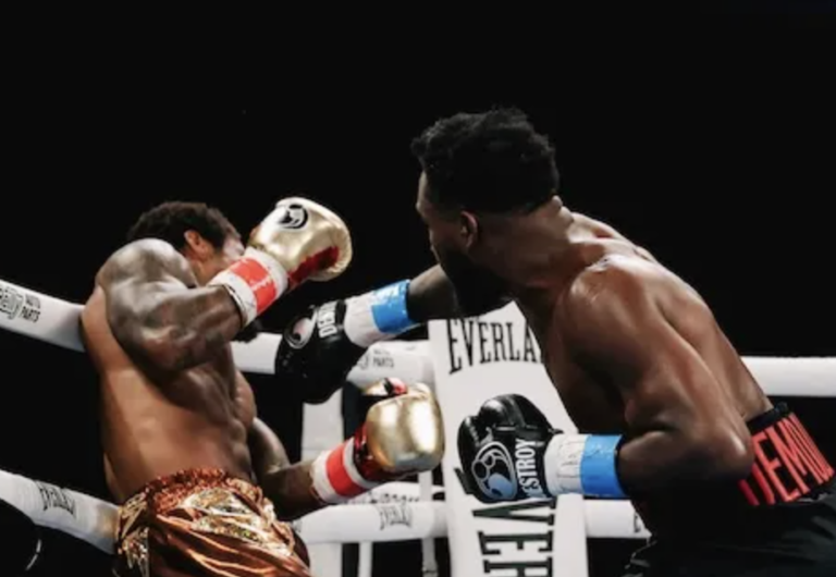 Carlos Adames surclasse Austin Williams pour conserver le titre WBC des poids moyens