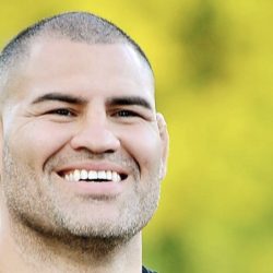 Cain Velasquez commence sa formation après sa sortie de prison