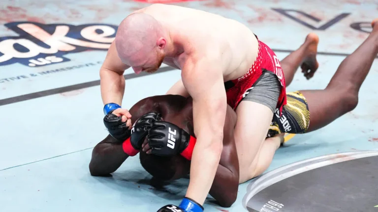 Joe Pyfer arrête Israel Adesanya au deuxième tour à l’UFC Seattle
