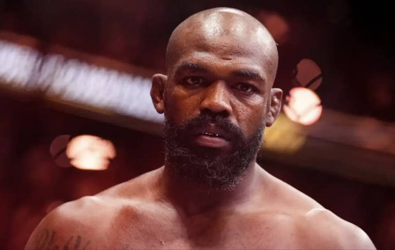 Jon Jones répond au snobisme de la carte de la Maison Blanche