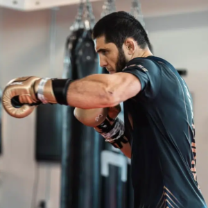 Makhachev prêt à passer à la boxe